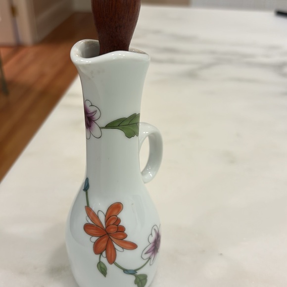 Royal Worcester Evesham Oil or Vinegar Cruets with Wood Stopper - Picture 2 of 4